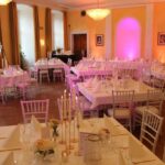 Hochzeit auf Schloss Schieder // Dekoration in gold, pink und apricot